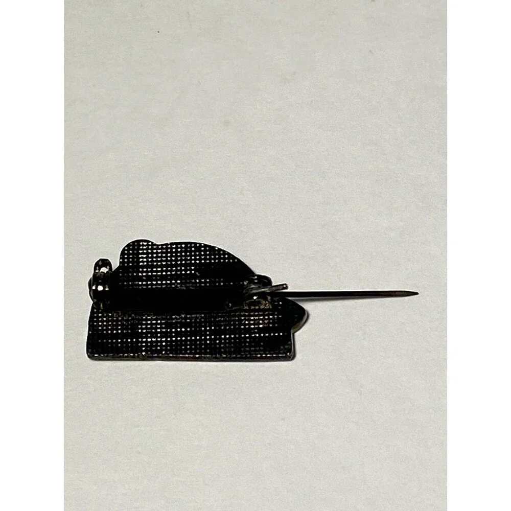 VAIL Rainbow Skiing Ski Pin COLORADO Travel Resort Souvenir Lapel